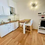 Apartment Lukrecia *