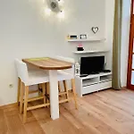 Lukrecia Apartment *