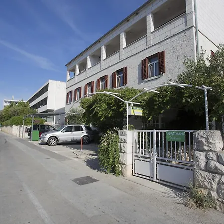 Apartment Lukrecia *