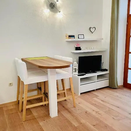 Lukrecia Apartment *