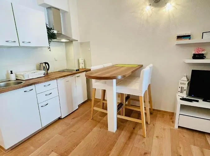 Apartment Lukrecia *